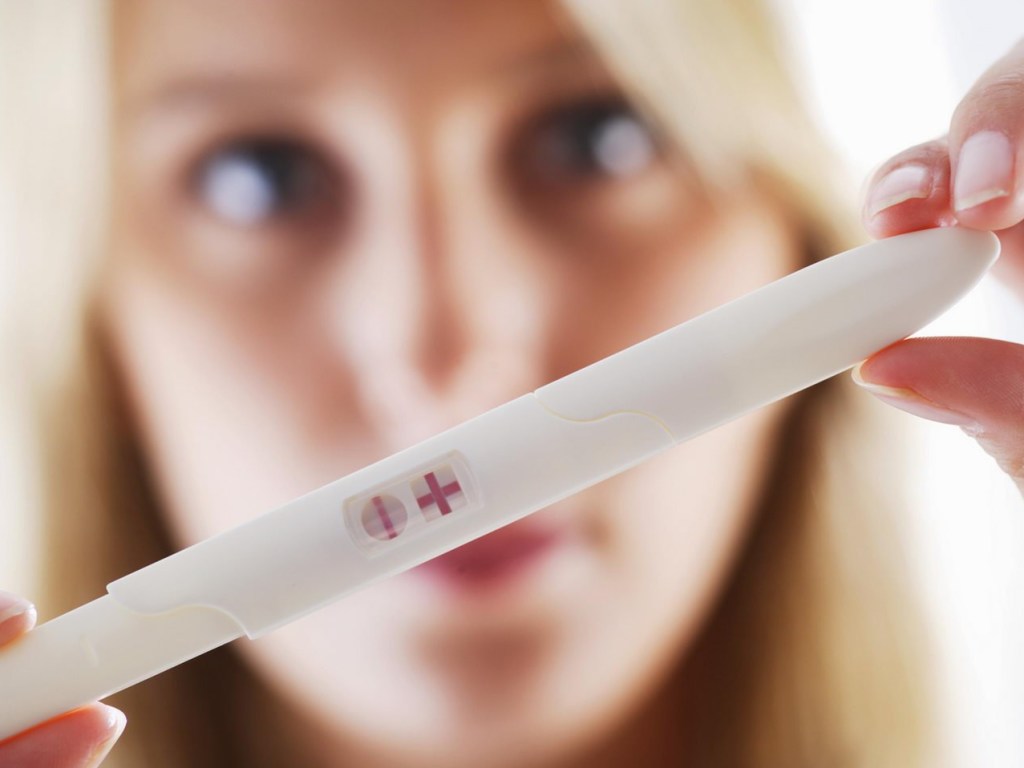 Врач рассказал, почему домашние тесты на беременность нельзя считать надежными