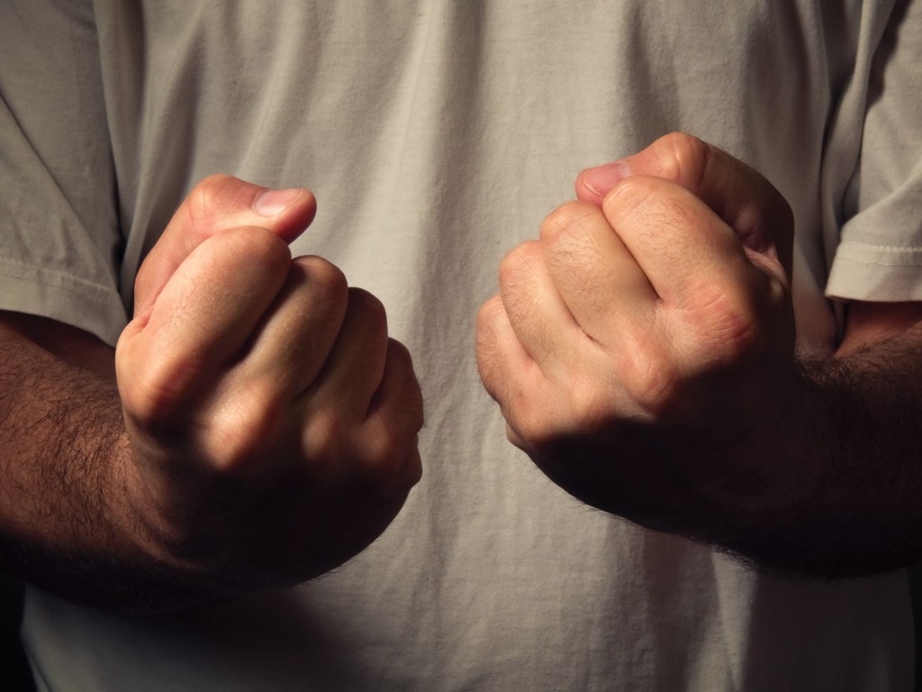 В Харьковской области подростки избили девушку с инвалидностью (ВИДЕО)