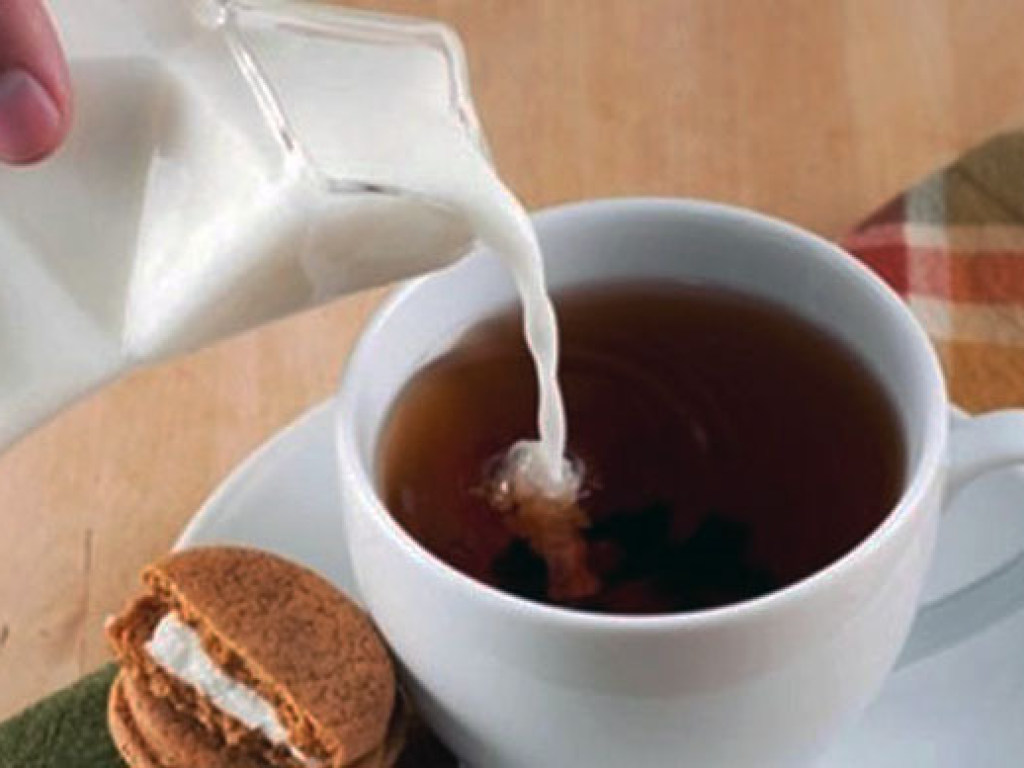 Минус лимон и молоко: названы опасные сочетания чая с продуктами