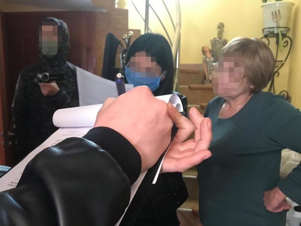 В Мукачево пенсионерка продавала наркотики школьникам (ФОТО)