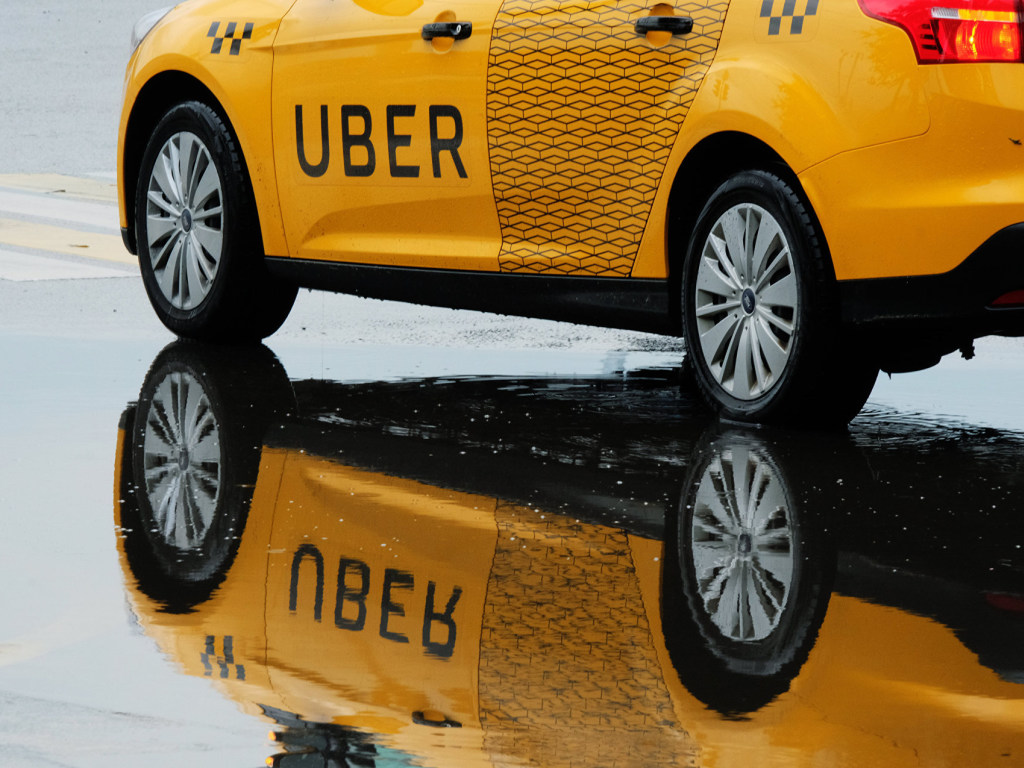 Такси Uber меняет правила перевозки пассажиров: что известно