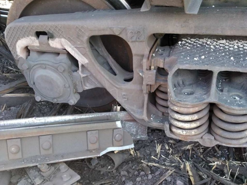Лопнули рельсы: В Запорожской области произошла авария на железной дороге – СМИ (ФОТО)