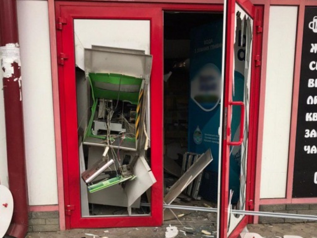 В Харькове в жилом доме взорвали банкомат (ФОТО)