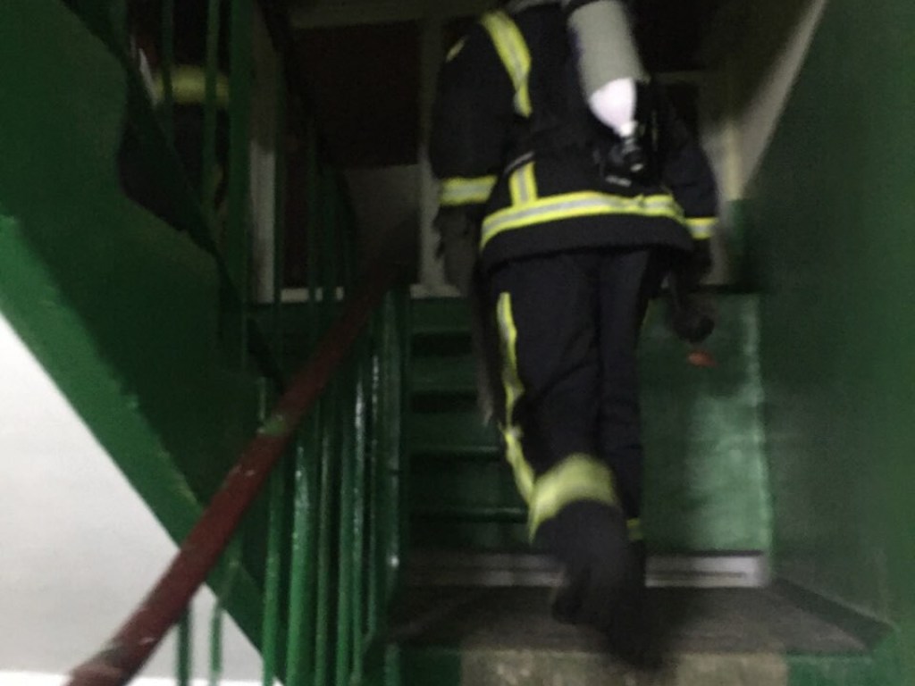 В Киеве произошел пожар в однокомнатной квартире: один человек погиб (ФОТО, ВИДЕО)