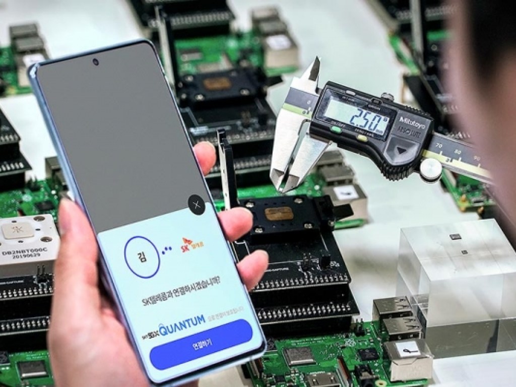 «В целях безопасности»: Samsung представил первый мире смартфон с квантовым генератором случайных чисел (ФОТО)