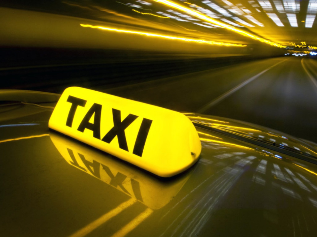 Эксперт объяснил, почему такси в Киеве взвинтили цены