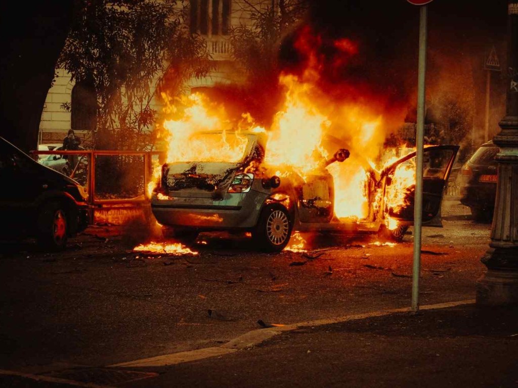 В Измаиле во время движения загорелся автомобиль (ФОТО)