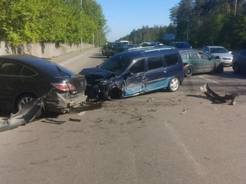 Серия аварий на Житомирской трассе под Киевом: названа причина дорожного ЧП