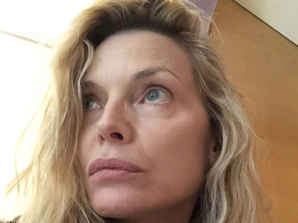 62-летняя Мишель Пфайффер удивила фото без макияжа