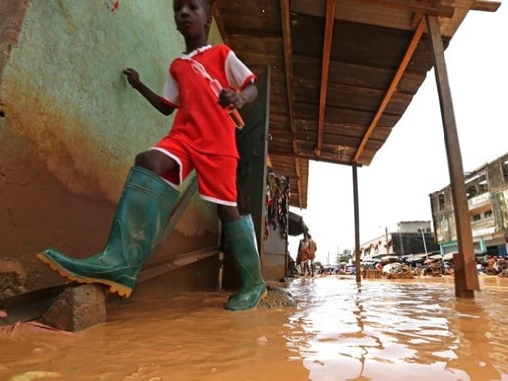 Из-за наводнений в Танзании погибло более десяти человек