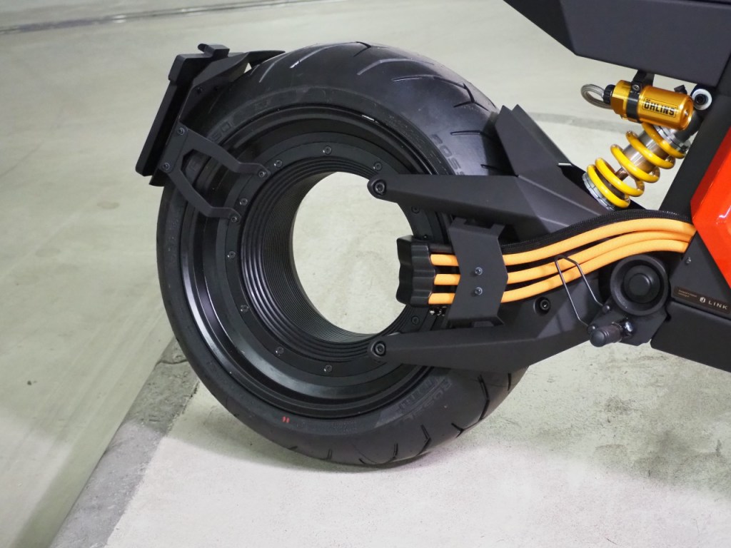 Финские разработчики сбор предзаказов на электрический мотоцикл с задним колесом без ступицы (ФОТО)