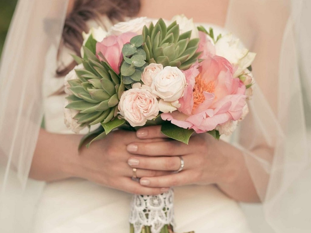 Жених, невеста и 40 гостей были без одежды: в Великобритании устроили обнаженную свадьбу (ФОТО)
