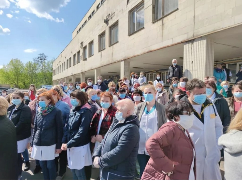 Лечат души и спасают жизни за копейки: В Киеве медики психлечебницы вышли на мирный протест (ФОТО, ВИДЕО)