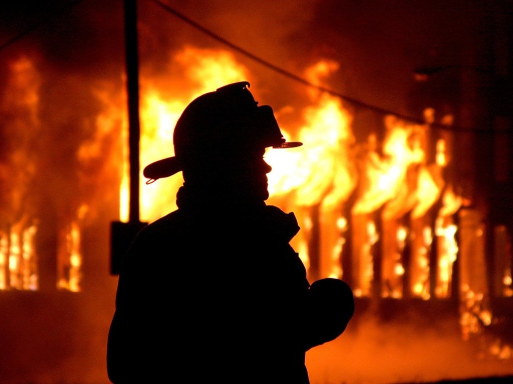 При тушении пожара под Киевом пожарные обнаружили труп