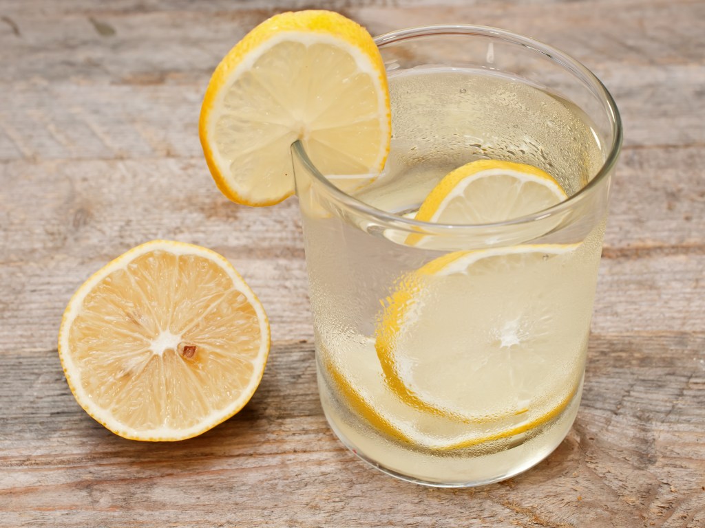 Этот летний напиток с соком лимона и мяты поможет похудеть &#8212; диетологи