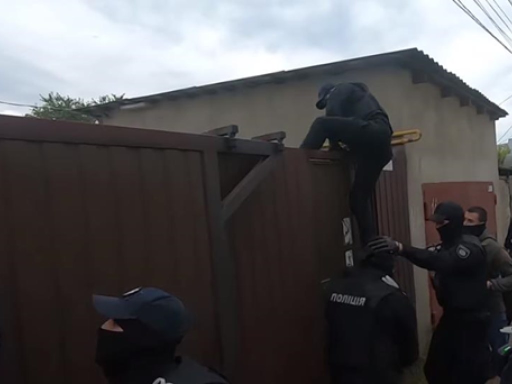 Полиция задержала группировку, присвоившую 18 миллионов гривен (ФОТО, ВИДЕО)