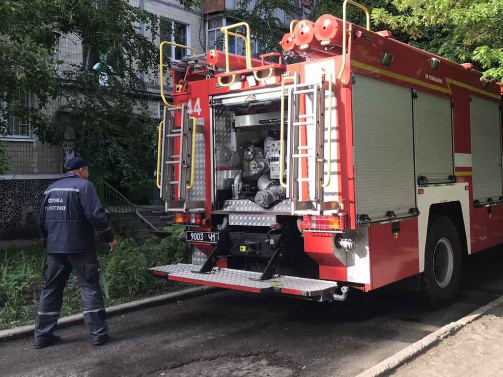 Под Харьковом произошел пожар в пятиэтажке (ФОТО)
