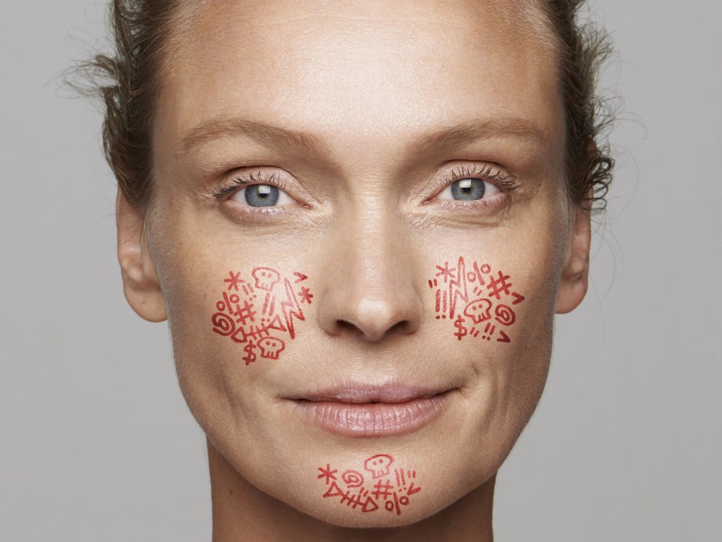 Косметологи поделились секретами о том, как улучшить цвет лица на самоизоляции