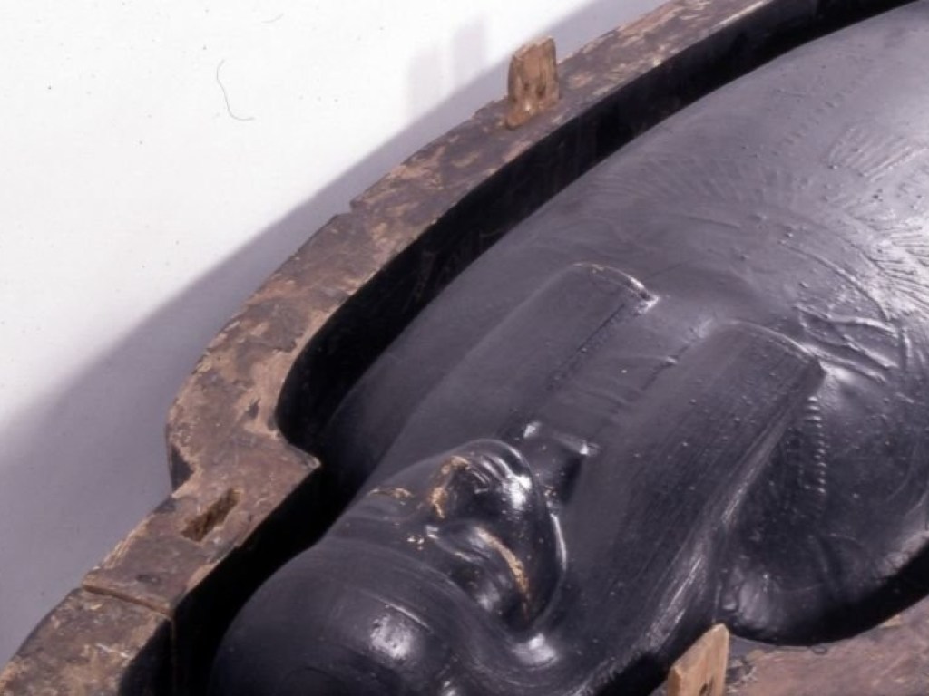 Археологи выяснили состав черной жидкости из саркофагов египетских мумий (ФОТО)