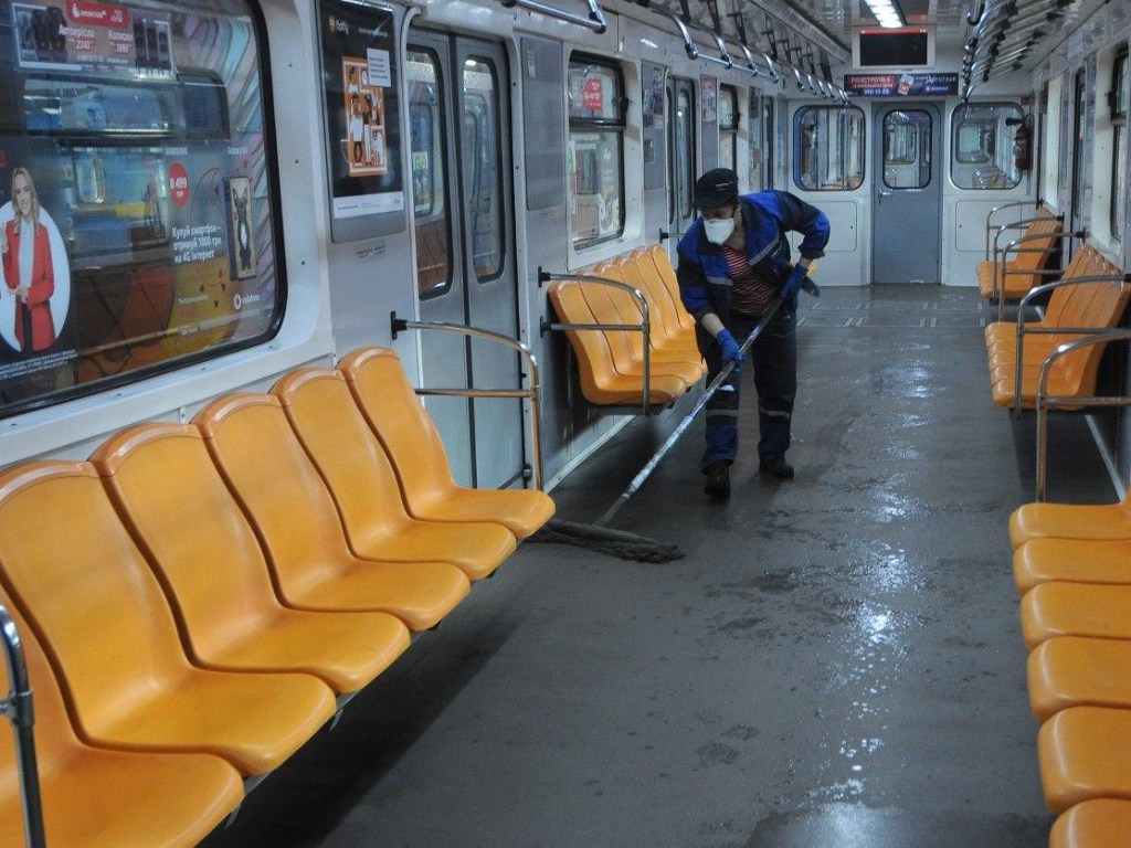В Минздраве озвучили противоэпидемические правила для пассажиров и сотрудников метро