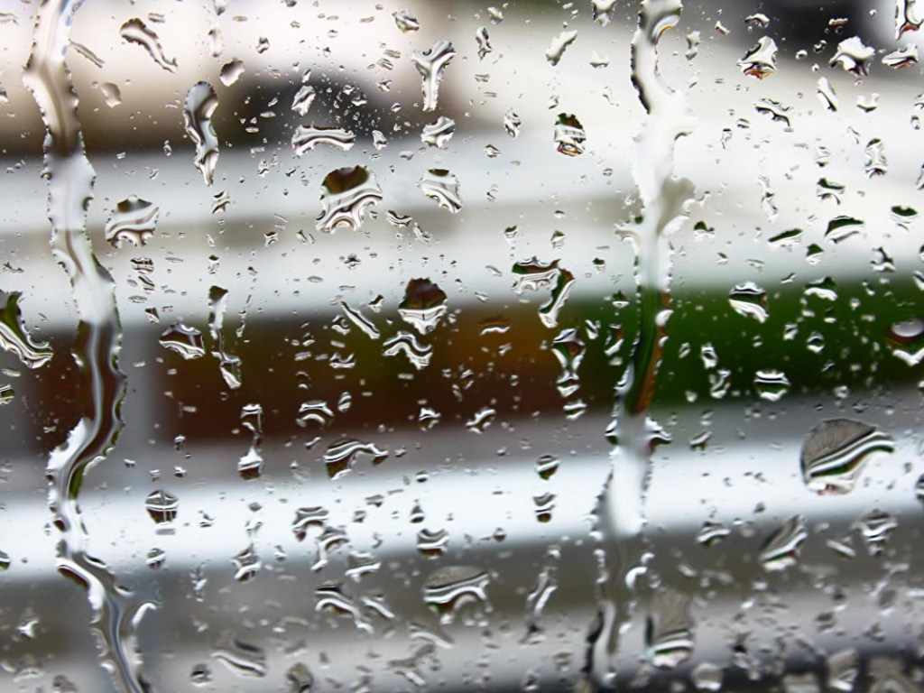 Синоптик: Понедельник в Украине будет холодным и дождливым (КАРТЫ)