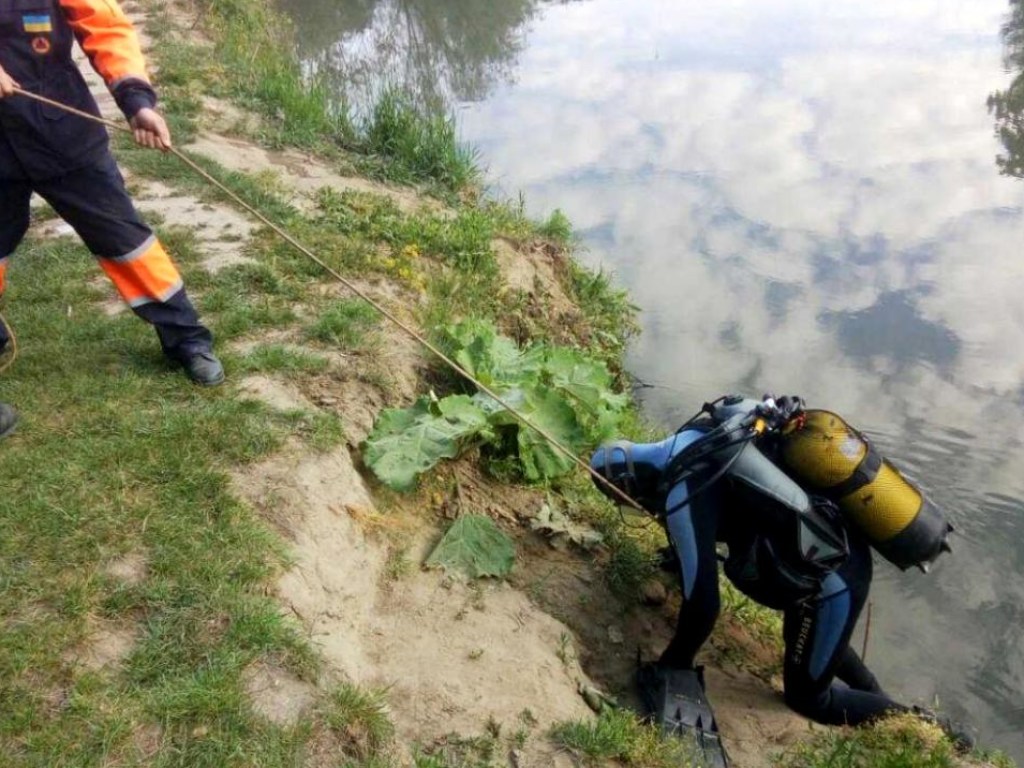 В Одесской области автомобиль съехал в реку: погибли двое рыбаков (ФОТО)
