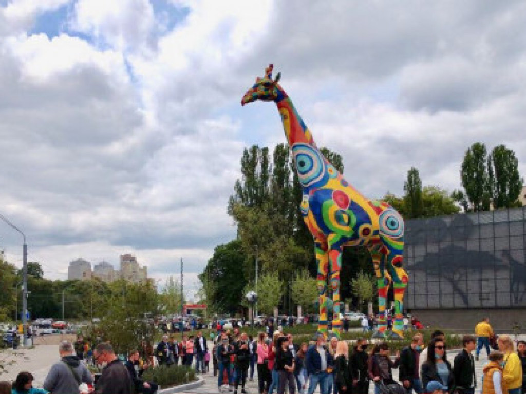 Карантин в действии: на открытии Киевского зоопарка увидели огромную очередь (ФОТО)