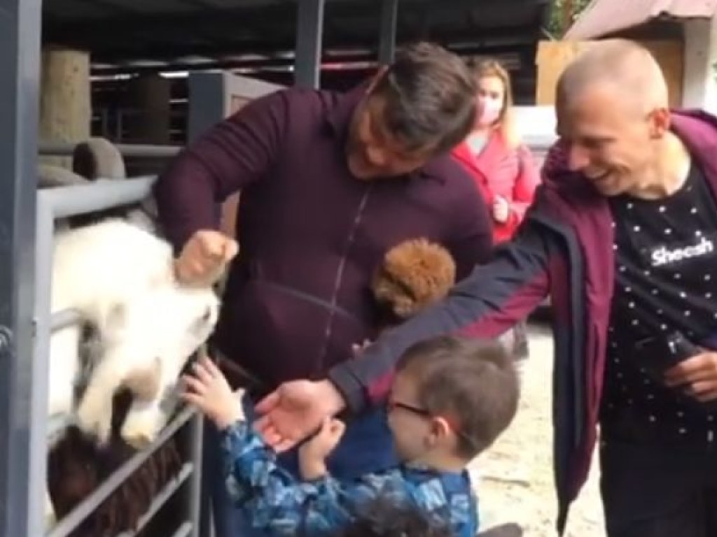 Андрей Богдан избил козлов в столичном зоопарке (ВИДЕО)