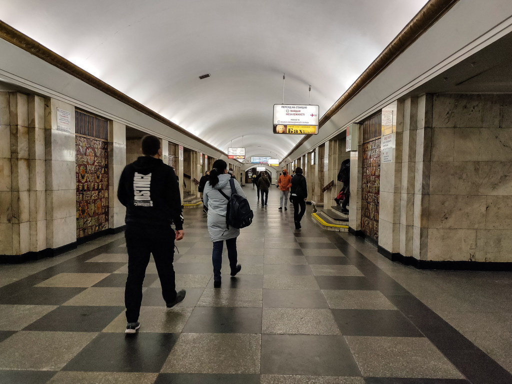 В Киеве запустили метро: что происходит на станциях и в вагонах (ФОТО)