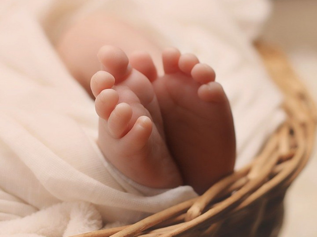 В Индии заживо похоронили недоношенного младенца, родившегося раньше срока