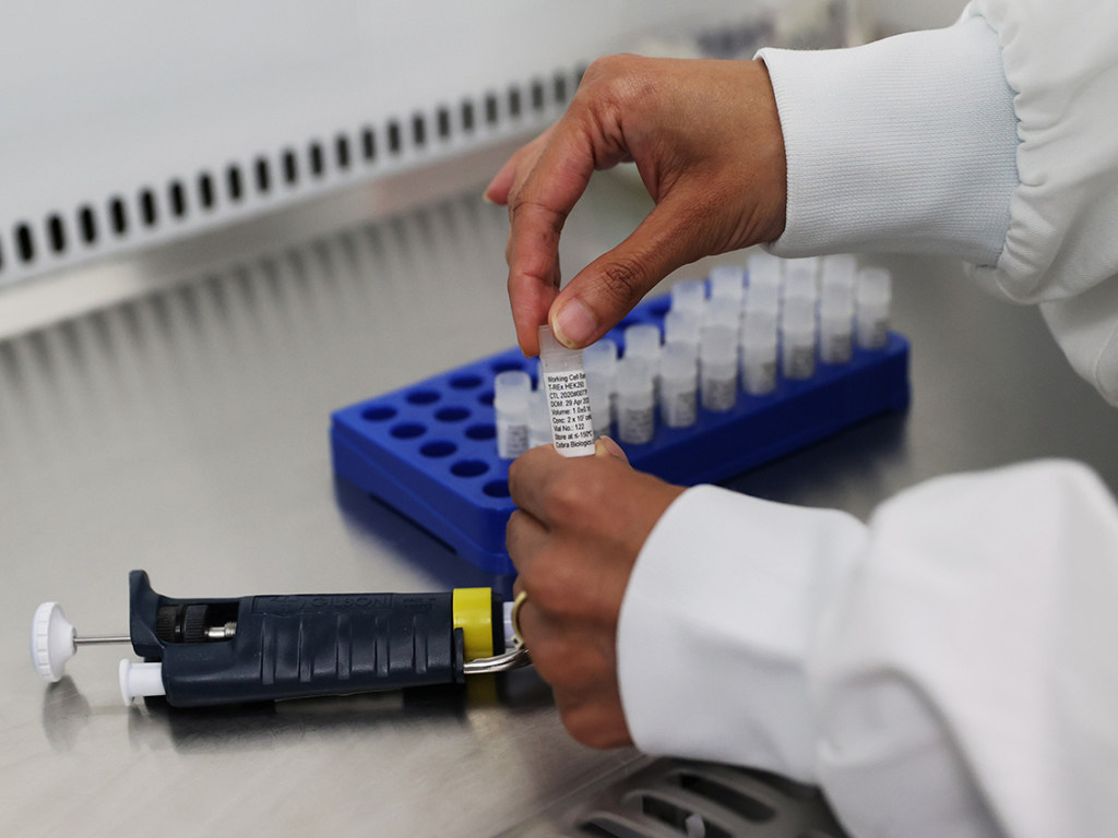 ВОЗ прекратила клинические испытания лекарств от коронавируса – в чем причина