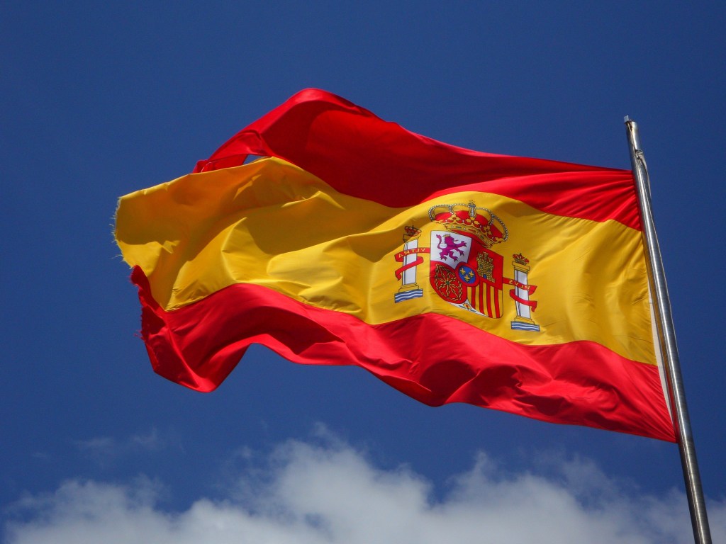 10 дней траура: в Испании скорбят по погибшим от коронавируса