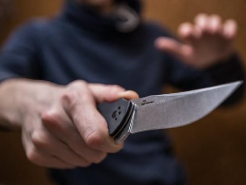 В Харькове на иностранца напали с ножом: 21-летнего мужчину госпитализировали