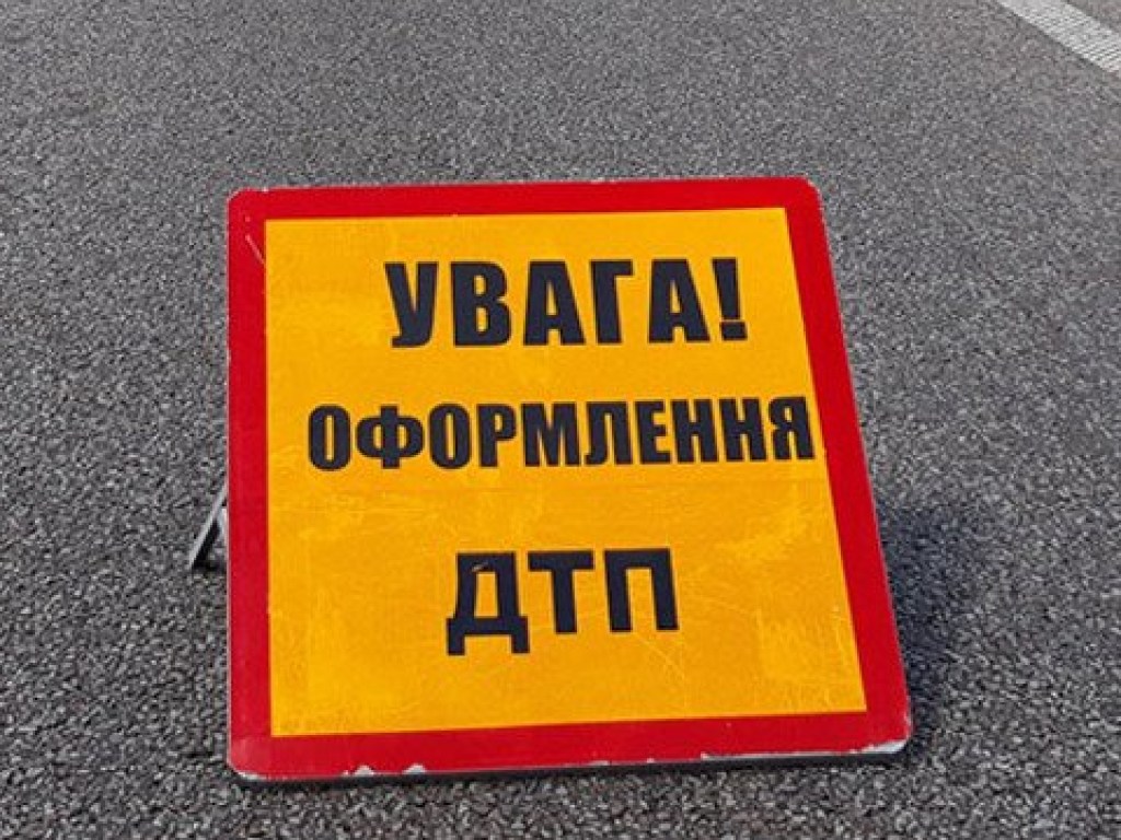 Автомобиль Hyundai протаранил такси в Харькове (ВИДЕО)