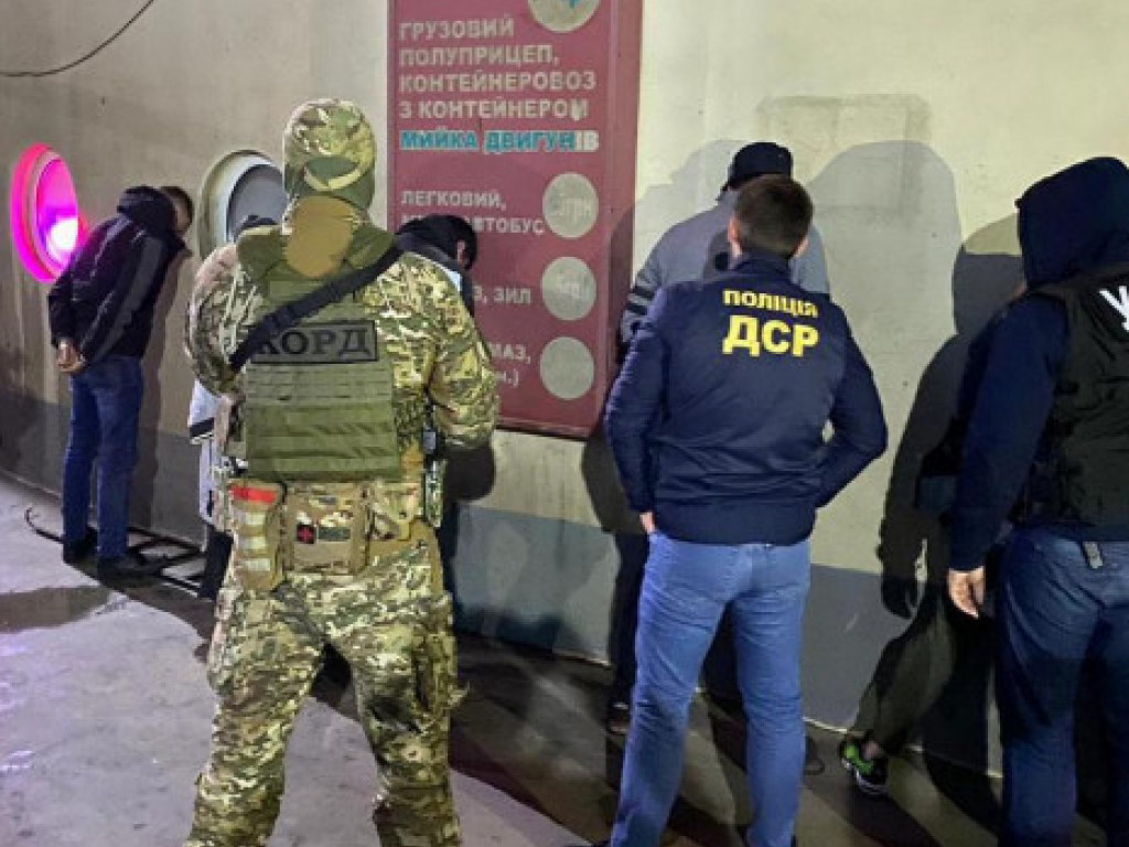 Стрельба в элитном квартале Киева: появилось видео задержания киллеров