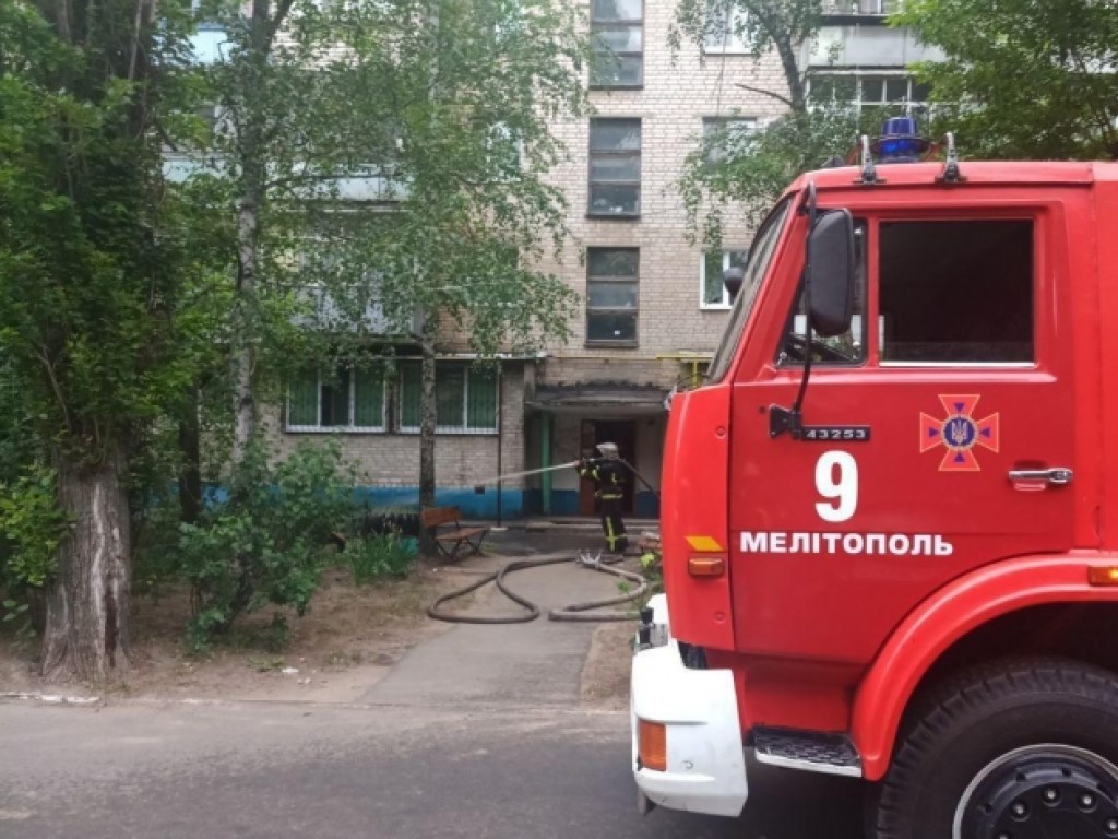 В Мелитополе ликвидировали пожар в многоэтажке (ФОТО)