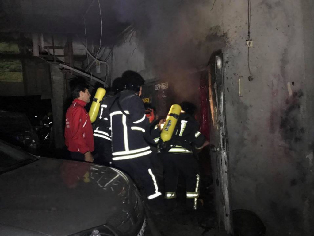 В Одессе спасателям удалось ликвидировать пожар в гараже (ФОТО)