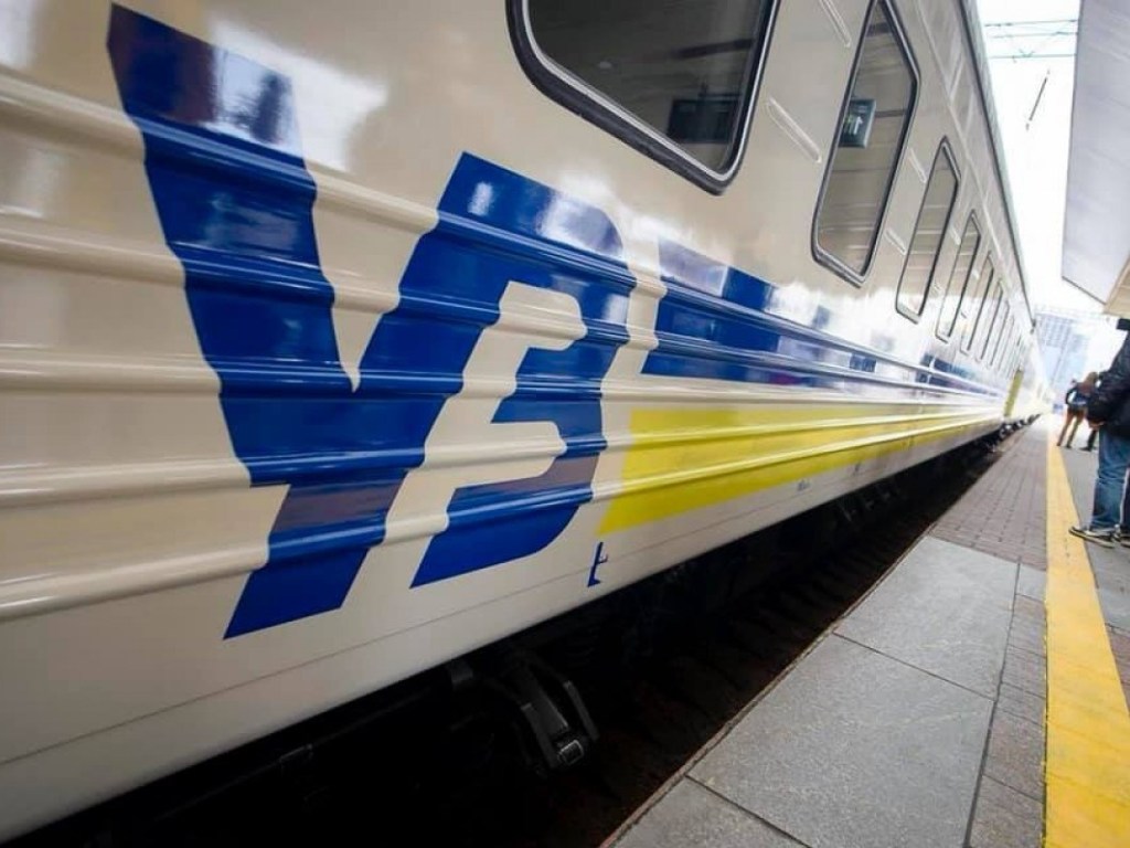 «Укрзализныця»  возобновляет  перевозки: медик рассказал можно ли заразиться COVID-19 в поезде