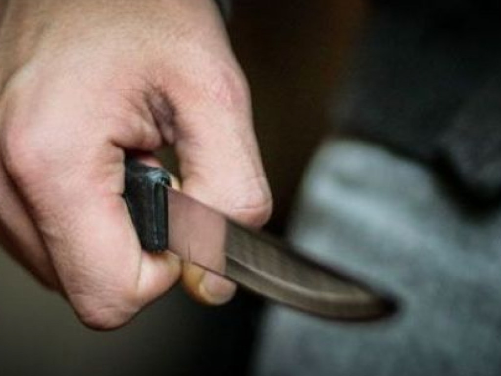 В Киеве грабитель ударил мужчину ножом и украл 500 гривен