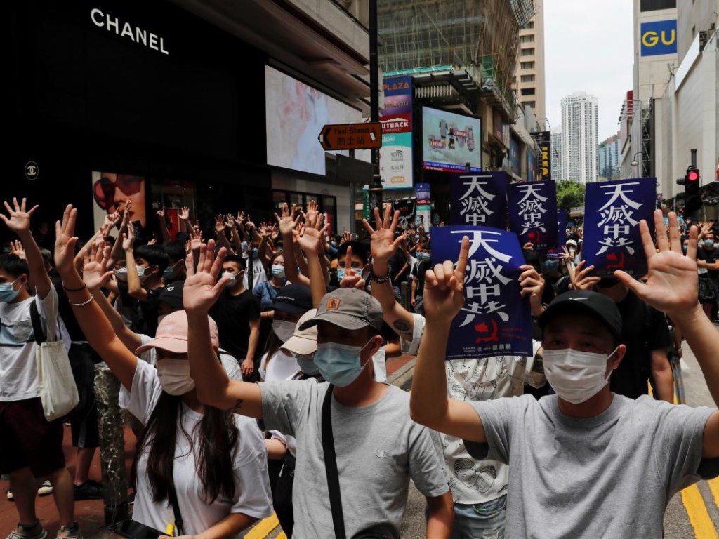 Пекин принял закон, ограничивающий автономию Гонконга