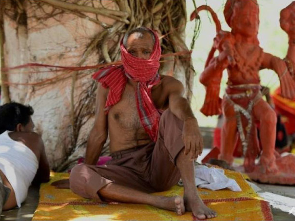Жители Индии страдают от 50-градусной жары (ВИДЕО)