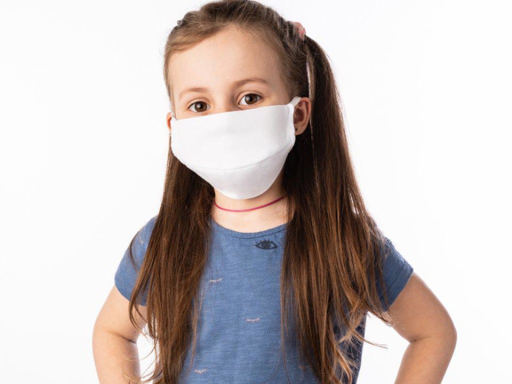 Педиатры рассказали, когда детям можно носить защитные маски