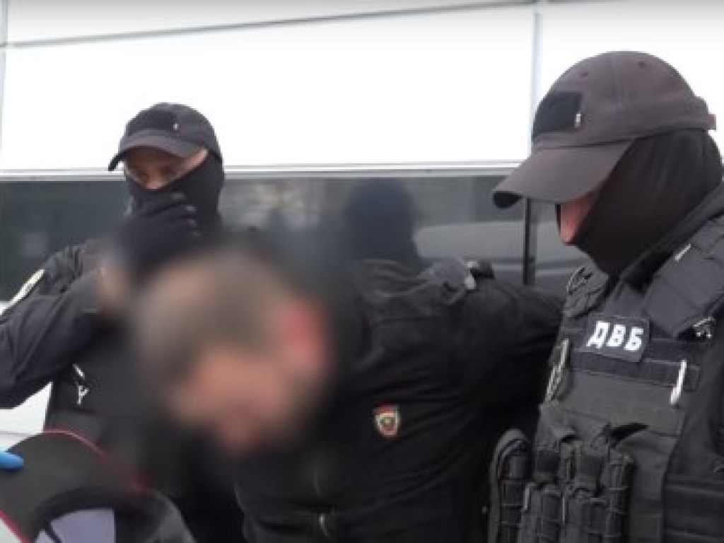 В Харькове полицейские устроили погоню за наркодиллерами, произошла перестрелка (ФОТО)