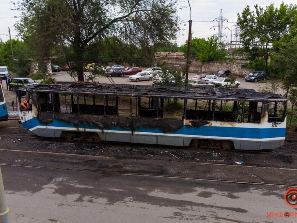 В Днепре загорелся трамвай с пассажирами (ФОТО, ВИДЕО)
