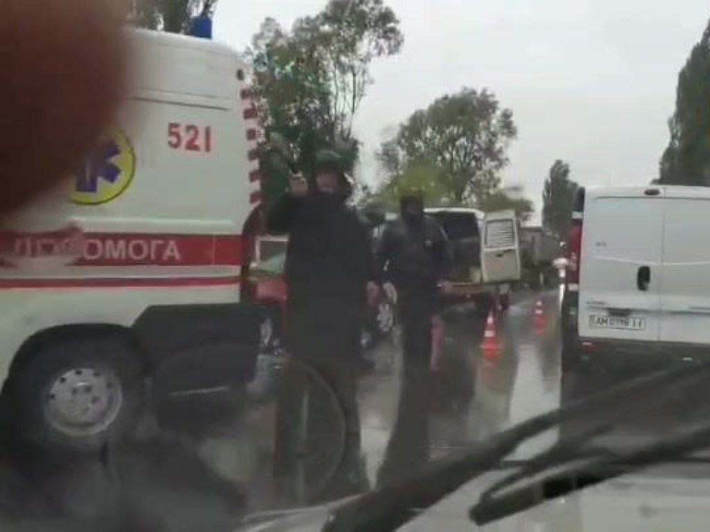 Под Киевом произошло серьезное ДТП: столкнулись сразу несколько авто (ВИДЕО)
