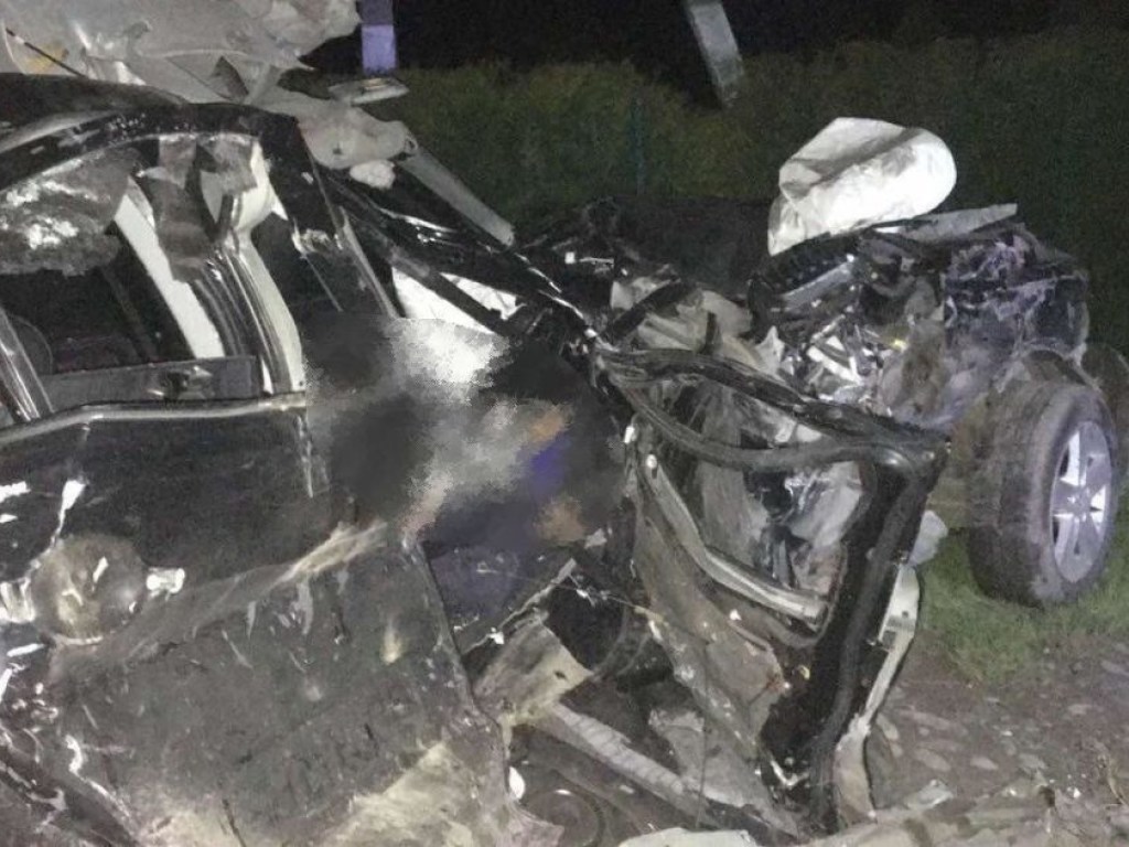 Двое погибших: во Львовской области столкнулись грузовик и легковушка (ФОТО)