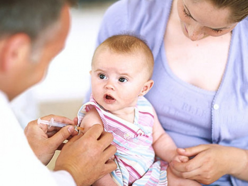 Медики рассказали, как успокоить ребенка при вакцинации