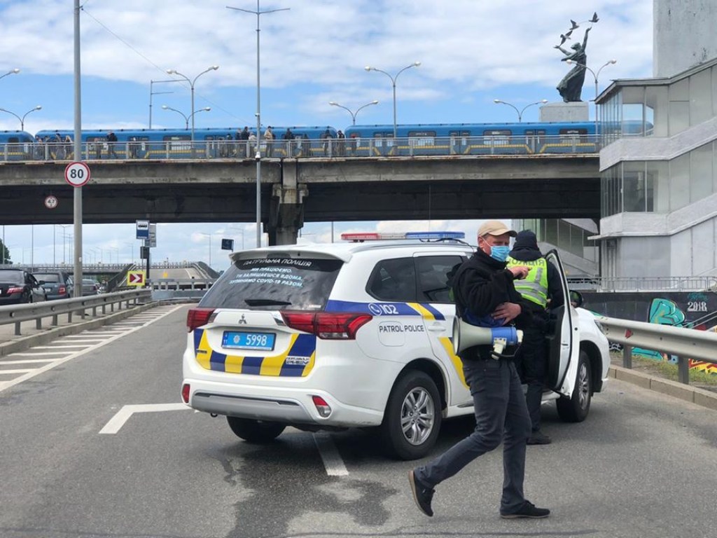 Проверка информации о минировании моста Метро: киевские правоохранители ввели режим спецоперации (ФОТО)