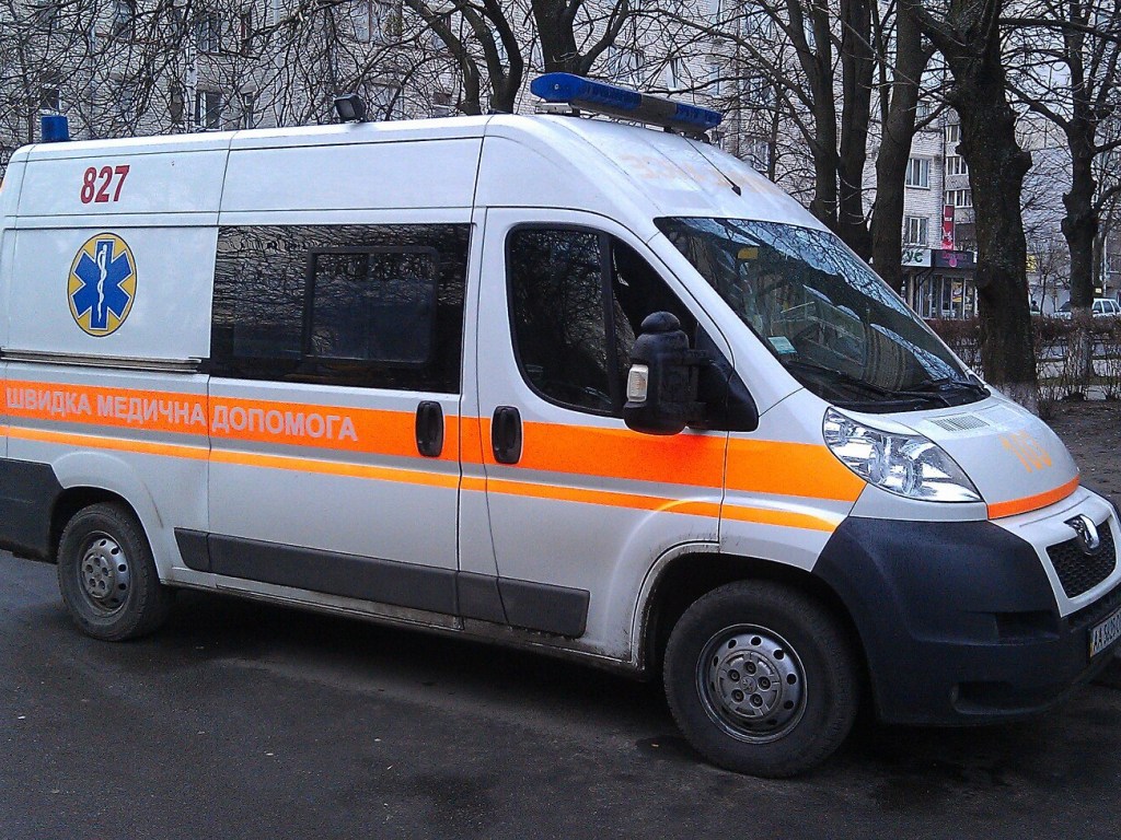В Киеве из окна больницы выпала санитарка