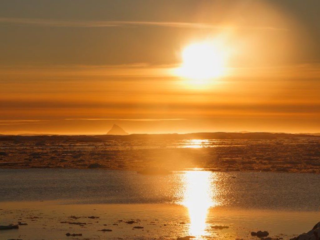 «В ускользающих лучах солнца»: украинские полярники показали невероятный снимок Антарктиды (ФОТО)